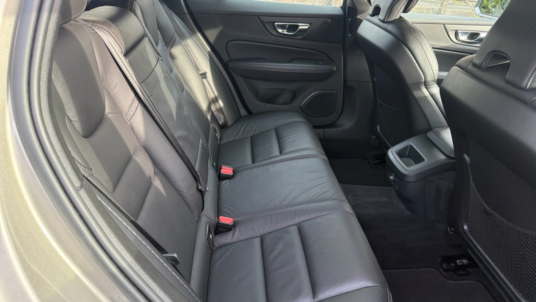 Volvo V60 2.0 D4 [190] Cross Country Plus 5dr AWD Auto Diesel Estate